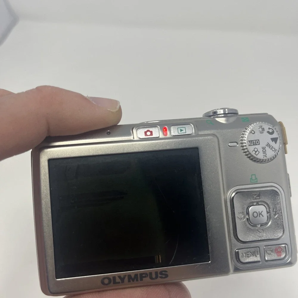 Olympus FE-280 8.0MP Digital Camera Silver Powers On Screen Defect